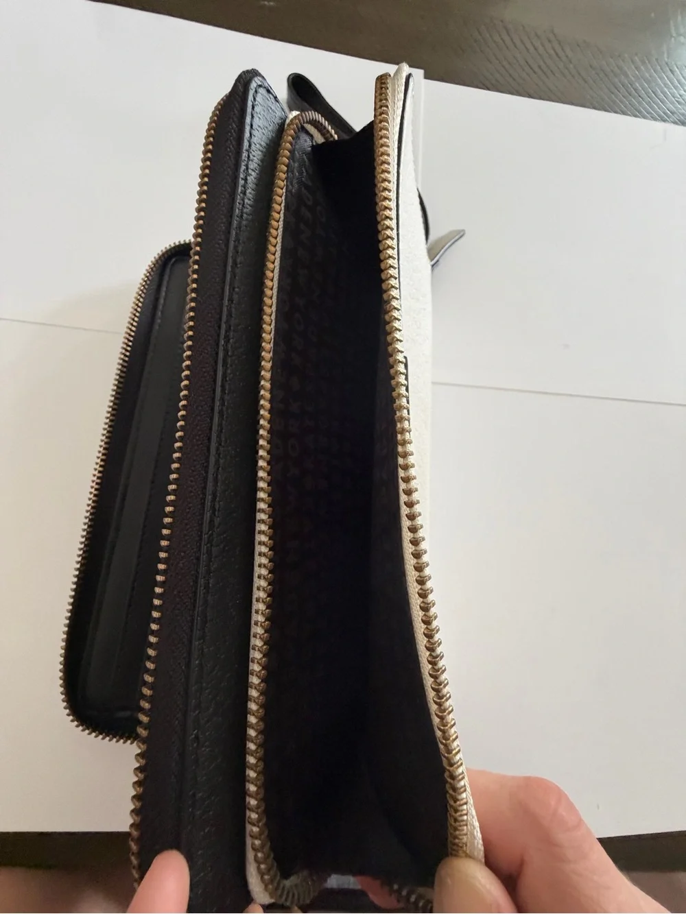 Kate Spade Leather Zip Around Continental Wallet Cream / Black